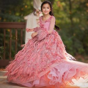 Preciosos vestidos de niña de flores de plumas para bodas Vestido de cumpleaños de manga larga con apliques de perlas de lujo 2018 Vestido de desfile para niñas recién llegado