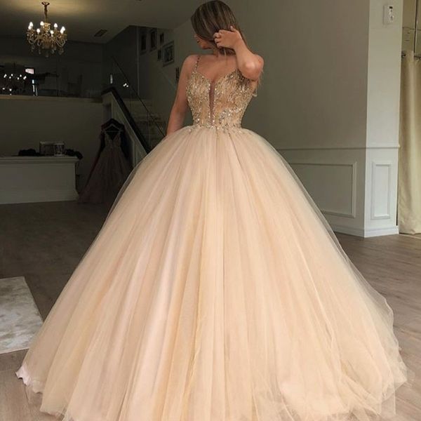 Superbes robes de bal moelleuses robe de bal sexy bretelles spaghetti perles paillettes tulle étage longueur robe de soirée robe de célébrité de Dubaï robes de soirée