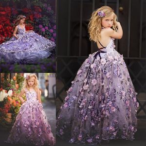 Robes de fille de fleur moelleuses magnifiques avec des appliques florales 3D col en V à lacets dos nu robe d'anniversaire de filles belles robes de concours de filles