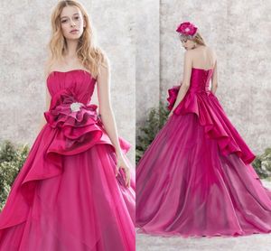 Prachtige fushia tiered ruches prom dresses 2017 kristallen kralen strapless lace up avondjurken vloer lengte Arabische formele slijtage