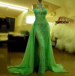 Preciosos vestidos de fiesta de sirena verde 2018 Vestidos de noche brillantes con mangas de cuello alto Vestido de fiesta formal con abertura alta de encaje por encargo5121241