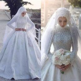 Magnifique Dentelle Appliqued Robes De Bal Musulmanes Robes De Mariée 2018 Blanc Perlé Col Haut Arabe Dubaï Puffy Manches Longues Robes De Mariée 207d