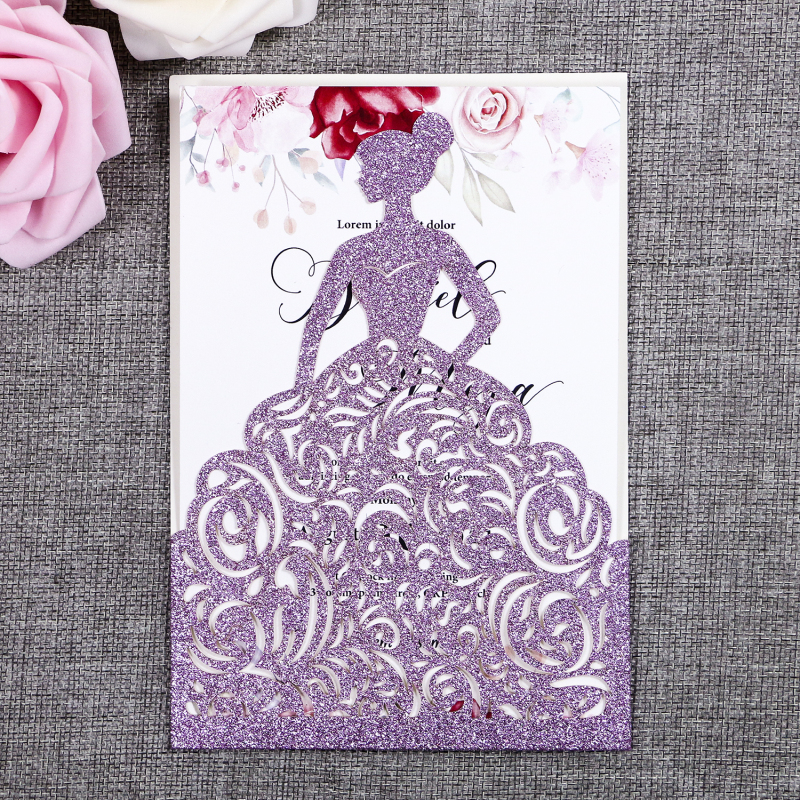 Wunderschöne lasergeschnittene hellviolette Glitzer-Einladungskarten für hübsche Prinzessinnen für Geburtstagskarten. Süße Quinceanera-Einladungen zum 16. Geburtstag