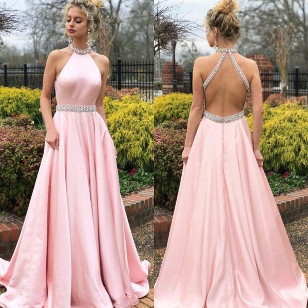 Gorgeous Light Blush Pink Vestido de fiesta 2019 Escote halter Espalda abierta Una línea Diamantes Pedrería Rebordear Elegantes vestidos formales de noche 2019