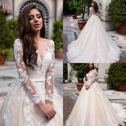 Magnifique Lussano 2019 Une ligne robes de mariée à manches longues plongeant le cou applique Sweep Train Bridal Bridal Beach Robe de Mariee 3331