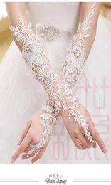 Hermoso lujoso longitud de marfil de marfilo longitud sin dedo de encaje aplicado guantes de novia de boda largos con cristales42555105