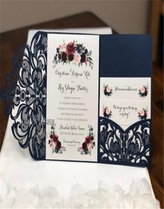 Magnifique dentelle marine TriFold Laser Cut Invitations de mariage Pocket Invitation de mariage Die Cut Laser Cut Shimmer Veste avec RSVP Car2087668