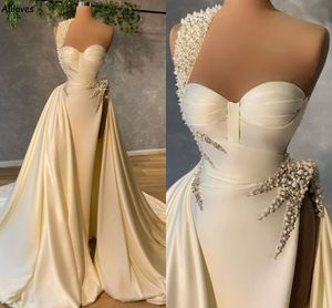 Superbes cristaux de perles robes de mariée sirène Ivory Satin Vintage Bride Bridal avec vestidos de train détachable Dubaï Arabe mariée Robes de mariage CL0392