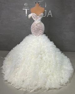 Prachtige parels zeemeermin trouwjurken een schouder gelaagde rokken bruidsjurk kralen Lace Appliqued Vestidos de novia