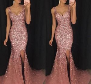 Prachtige roze Bling Avondjurken Prom met Side Split Full-Lichamen Crystal Beaded Sequin V-hals Cap Mouw Party Pageant Jurken Meisjes