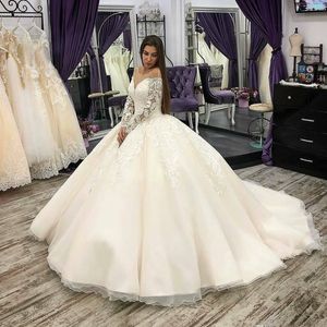 Prachtige Prinses Baljurk Trouwjurken Dubai Arabisch Sheer Hals Lange Mouwen Applique Bridal Dress Lace Vestido de Novia