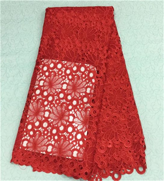 Hermosa tela de encaje soluble en agua de bordado africano rojo con tela de encaje guipure de flores para un vestido de fiesta bw1325yardspc2527930