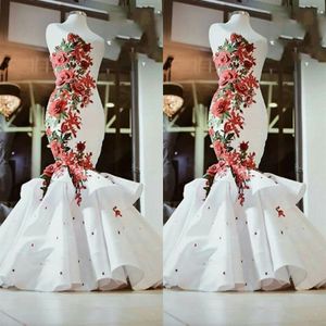 Magnifique rouge et blanc 3D fleurs florales robe de mariée sirène 2022 chérie satin perles ruché sud arabe pays Designer 294d