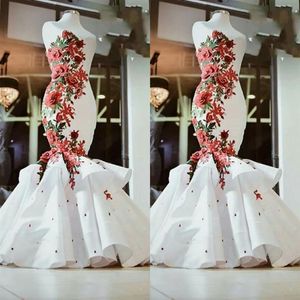 Wunderschönes rotes und weißes 3D-Blumen-Meerjungfrau-Hochzeitskleid 2022, herzförmiger Satin, mit Perlen verziert, gerüscht, südarabischer Country-Designer 203w