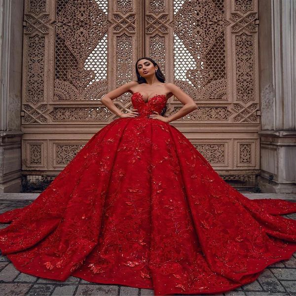 Magnifique robe de bal rouge robes de mariée chérie dentelle 3D appliques florales perlées robes de mariée en cristal balayage train robes de No245s