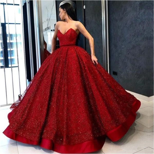Magnifiques robes de soirée rouges élégantes 2019 chérie paillettes perles satin longue robe de bal robes de bal formelle gonflée fête robe de Quinceanera