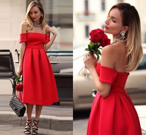 Magnifiques robes de soirée rouges 2017 épaules dénudées robes de soirée courtes en satin longueur de thé dos nu robes de soirée de bal pas cher