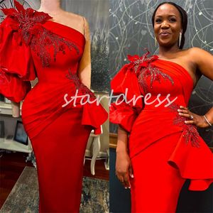 Magnifique robe de bal rouge asymétrique épaule dénudée pour filles noires, robe de soirée de luxe en perles de cristal et fleurs 3D, longueur au sol en satin, tenue de soirée formelle 2024