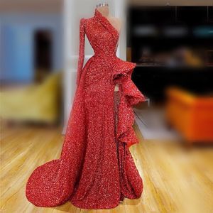 Magnifiques robes de bal à paillettes rouges une épaule manches longues robes de soirée froncées robe de soirée sexy fendue sur mesure