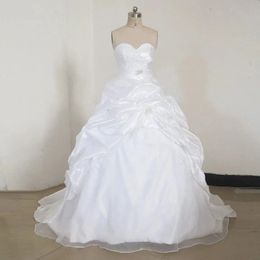 Magnifique robe de mariée blanche froncée, col en cœur, sans manches, longue, avec des appliques en dentelle, corset perlé, pays moderne