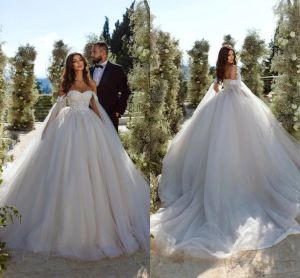 Robes de mariée en dentelle arabe saoudienne gorgous élgegant des appliques d'épaule gonfy tulle longues robes de mariée