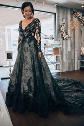 Gorgrous Black Lace A Line Marid Robes Appliques à manches longues Gothic Bridal Robes 2024 V-Neck Backless Boho Beach Bride Robe