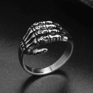 Biker Goth Punk Rocker Skelton Hand Wrap Band Ring para hombres Tono plateado oxidado de 14K Joyería de anillo de hueso de cráneo de oro blanco