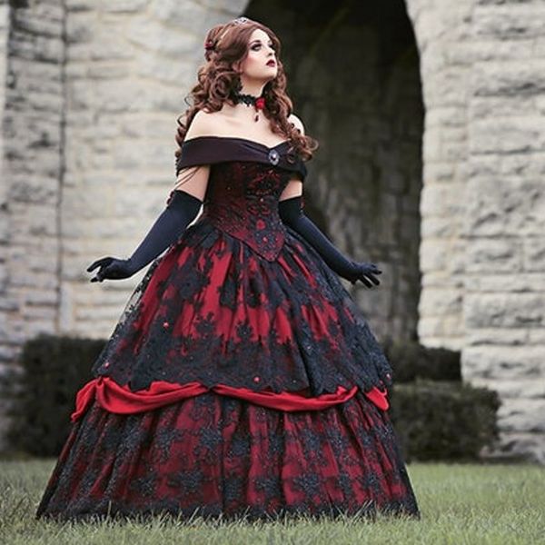 Gothique Belle Rouge Noir Dentelle Robes De Mariée Vintage À Lacets Corset Sans Bretelles À Niveaux Beauté Hors Épaule Plus La Taille Robes De Mariée287V