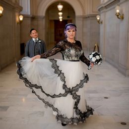 Gotische zwarte en ivoor trouwjurk kanten lange mouwen vintage bruidsjurken leidingen ruche a-line bruid jurk op maat gemaakt 2023