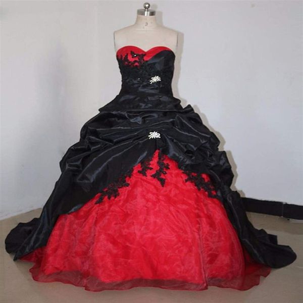 Vestido de novia gótico negro y rojo Vestido de novia Cuello de corazón Sin mangas Tren largo Vestidos de novia Vintage Victorian Fruncido Tafetán B303B