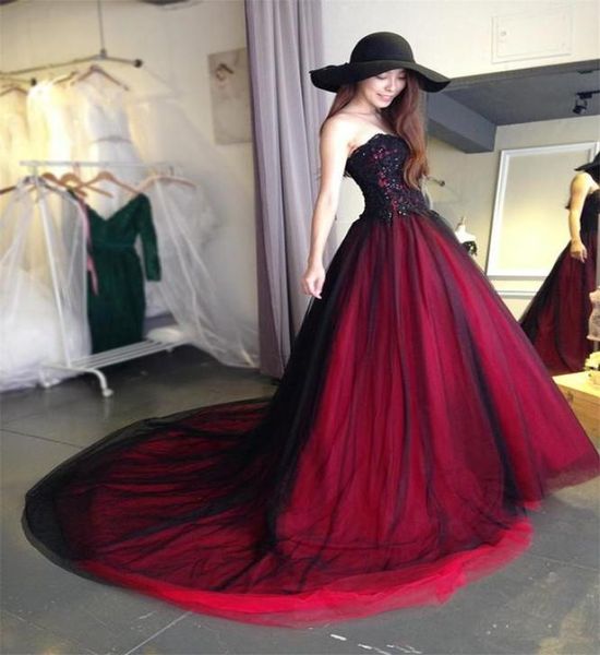 Robe de mariée noire et rouge gothique vintage 2019 Nouvelle lacet en dentelle perle bustiglée A Line Sweep Train Bridal Robes Custom Size6784471