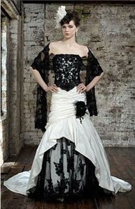 Robes de mariée gothiques noires et blanches sirène dentelle appliques plis longues robes de mariée vintage avec dentelle châle tribunal train robe de novia 2024