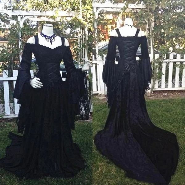 Robes de mariée en dentelle noire gothique évasé les manches longues au large du corset épaule vintage médiéval renaissance victorienne Brides de mariée