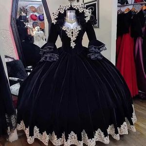 Robe de mariée gothique en velours noir, longueur au sol, avec des appliques en dentelle dorée, Corset princesse, robes de mariée historiques, Vintage, robe de bal de mascarade, 2024