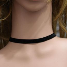 Gotische handgemaakte retro burleske sieraden 1 st punk 90's voor vrouwen zwarte fluwelen choker ketting statement lint ronde koppel chokers