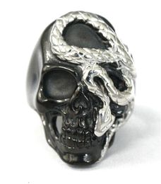 Anillo gótico de calavera de dos tonos Cool Men039s joyería de acero de titanio Wicked Skull Biker Punk anillo tamaño 7149538442