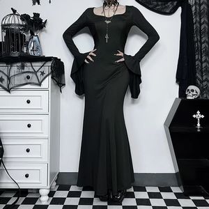 Gothic Winter Jurk met uitlopende mouwen Familie Vrouwelijke Tees Fishtail Halloween-kostuum 240130