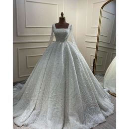 Robe superbe robe de balle de mariage en cristal pour la mariée carré manches longues robes de mariée balayer le train de train de créateur de mariées