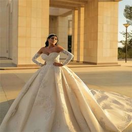 Mariage de robe Longues manches chics robes à balle appliquée Crystal perles de mariée Dubai Sweetheart Custom Made Vestidos de Novia S