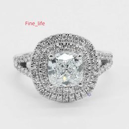 GRA-gecertificeerde 14kt witgouden solitaire ring ontworpen voor speciale gelegenheden met prachtige kussenvormige VVS moissanite diamant