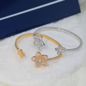 Diseñador de brazaletes GRAFE para mujer Personalización de lujo de alta gama de regalo de platino con galvanoplastia de diamantes con incrustaciones de flores para novia 005
