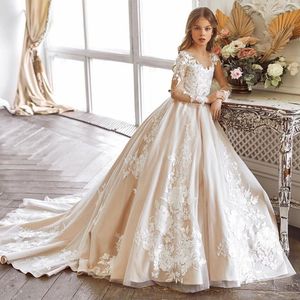 Graceful A Lace Lace Flower Girl Robes pour le mariage Manches à manches longues Pageant Gowns Tulle Sweep Train First Communion Robe 415
