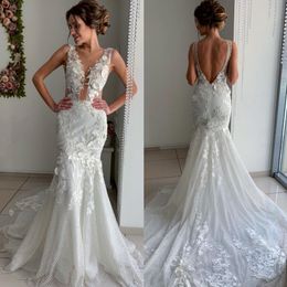 Elegantes vestidos de novia con cuentas de sirena sin espalda, escote pronunciado, vestidos de novia con apliques 3D, vestidos de novia con tren de barrido