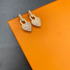 Boucles d'oreilles gracieuses en forme de cœur en diamant, boucles d'oreilles en moissanite avec lettre V, bijoux magnifiques pour femmes