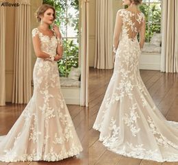 Graceful Lace Appliqued Mermaid Vestidos de novia Sheer Neck Illusion Mangas largas Vestidos de novia elegantes Boho Botones hermosos Volver Vestido de recepción para novia CL2733