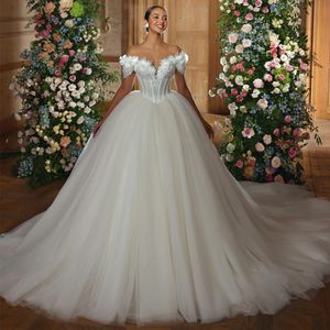 Sierlijke lovertjes trouwjurken van de schouderhals bruidsjurken 3D Appliqued a line chapel trein tule vestido de novia