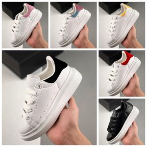 Gradient K Designer Kids Chaussures pour cuir extérieur Running Youth Basketball Sneakers 3M Réfléchissement noir blanc Velvet épais semets à plat hauteur augmentant décontractée