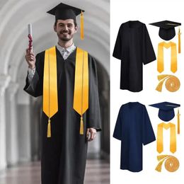 Robes de graduation College Capes de graduation Ensemble uniforme avec filet avec un phare de style européen américain pour le baccalauréat 240513