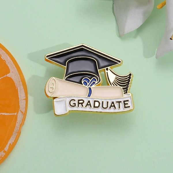 Escuela de graduación Enamel Pin estudiante regalo Enviar accesorios de amigos Broche de placa