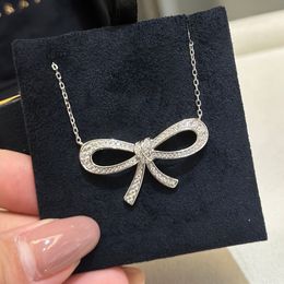 Collier de graff pour femme Designer 925 Silver Bow Knot plein de diamants Chaîne de clavicule Reproductions officielles Classic Style Gift For Girlfriend 013